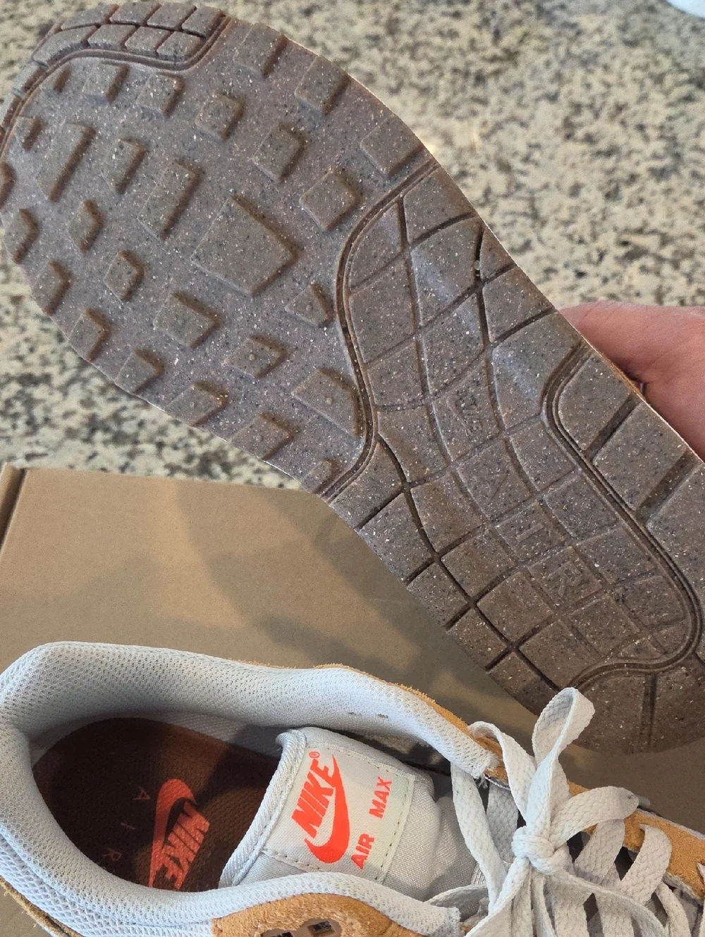 Nike Air Max 1 Ess Sneakers in British Tan Brown - Picture 3 of 6